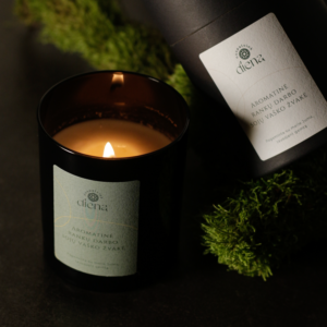 Juodame indelyje aromatinė sojų vaško žvakė - "Vandenyno dvelksmas"