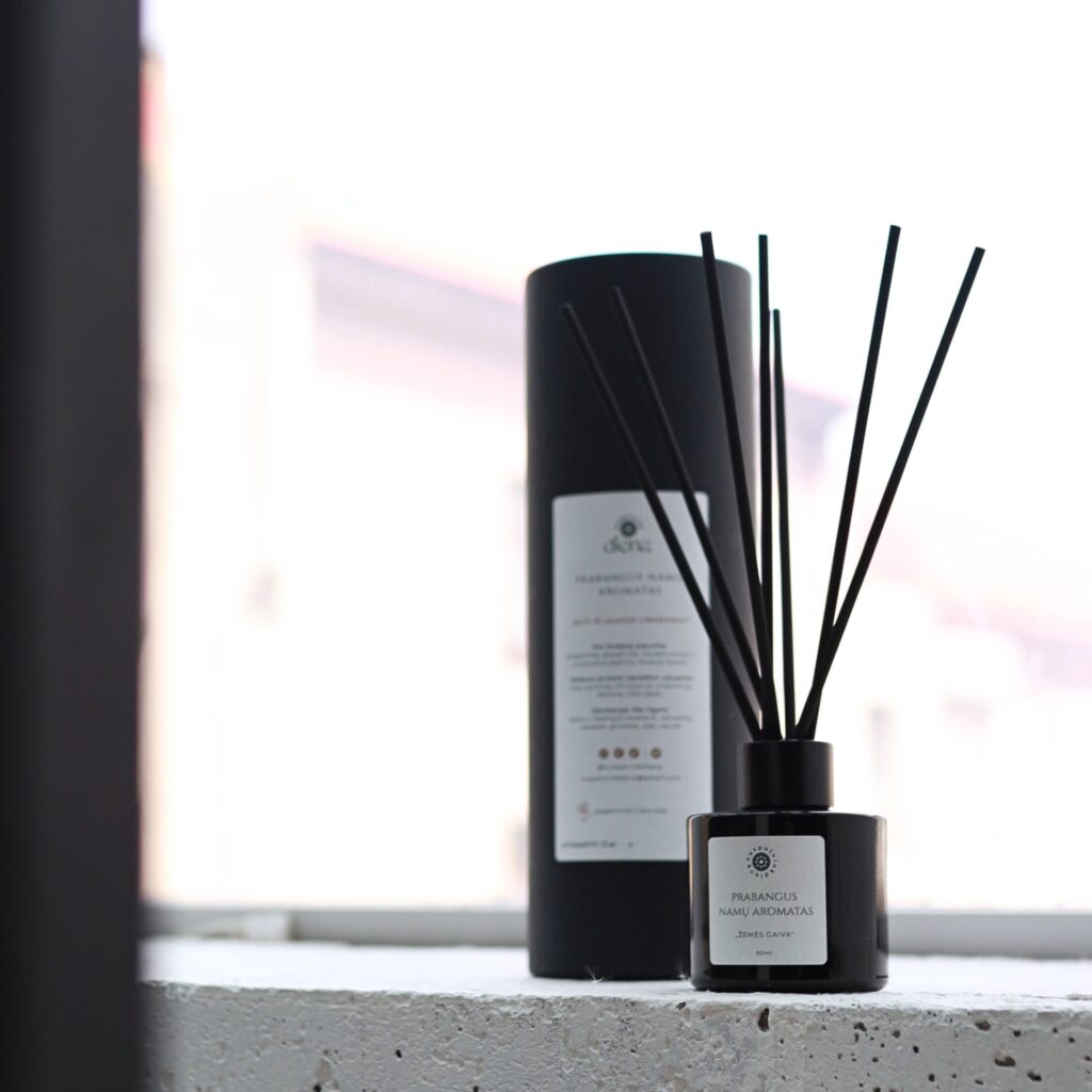 Žemės gaiva (juodas buteliukas)