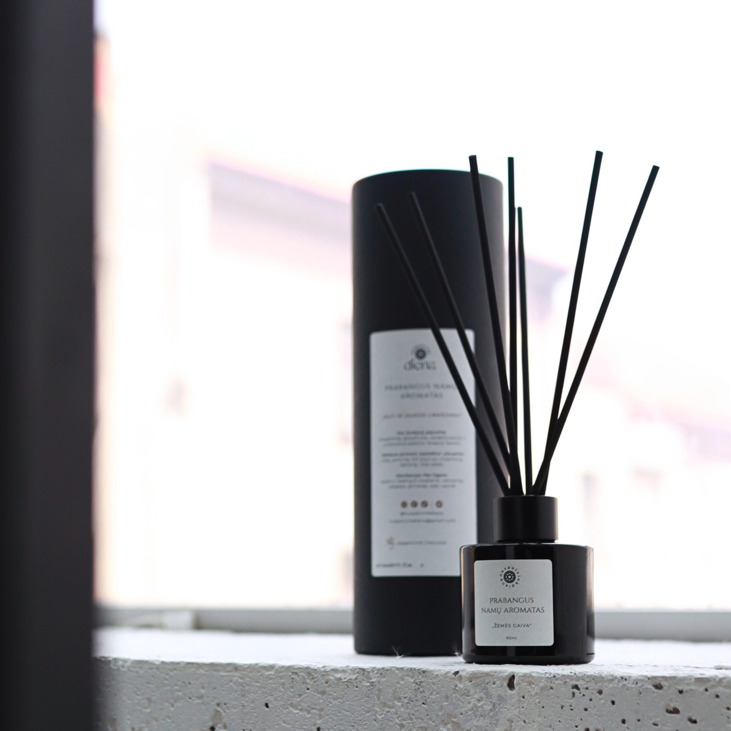 Žemės gaiva (juodas buteliukas)